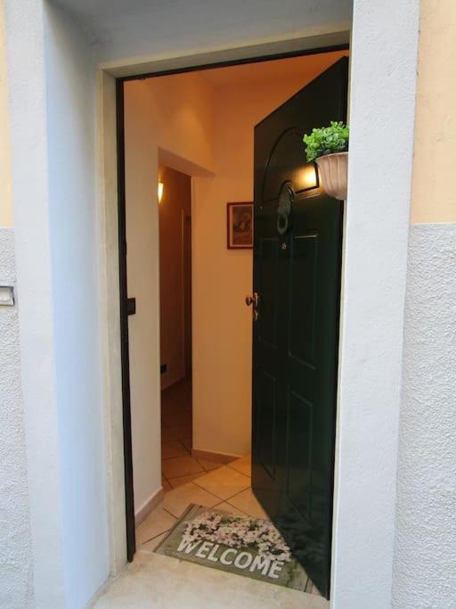 Il Piccolo Eden - Private Garden Apartment Livorno Bagian luar foto