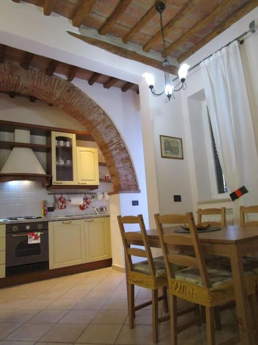 Il Piccolo Eden - Private Garden Apartment Livorno Bagian luar foto