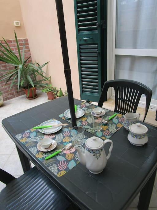 Il Piccolo Eden - Private Garden Apartment Livorno Bagian luar foto