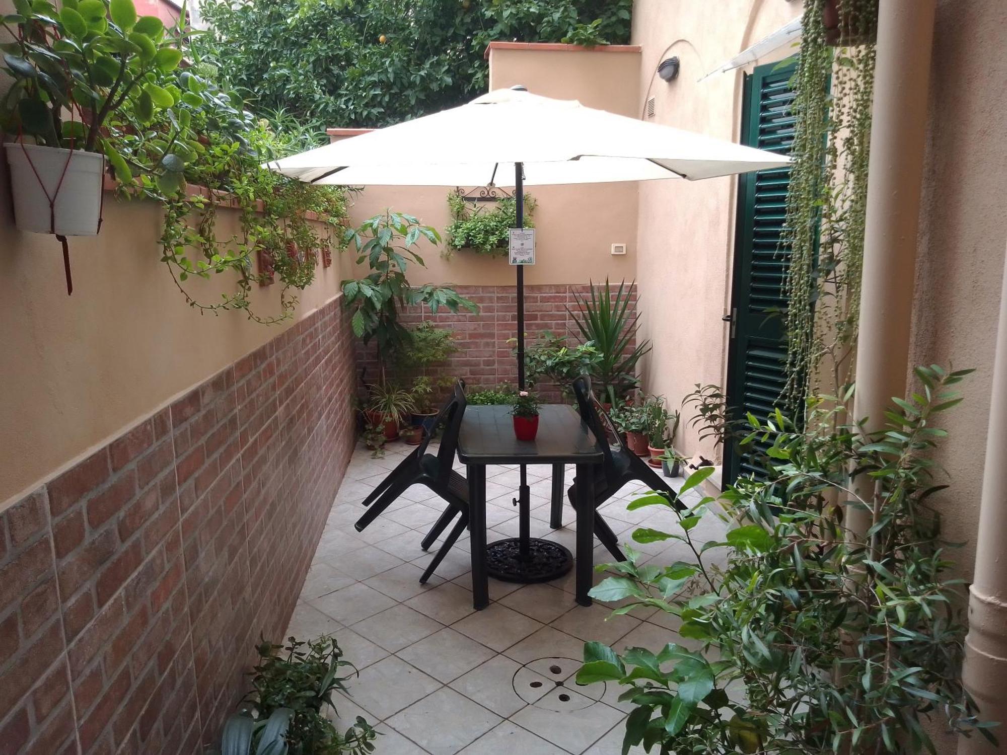 Il Piccolo Eden - Private Garden Apartment Livorno Bagian luar foto