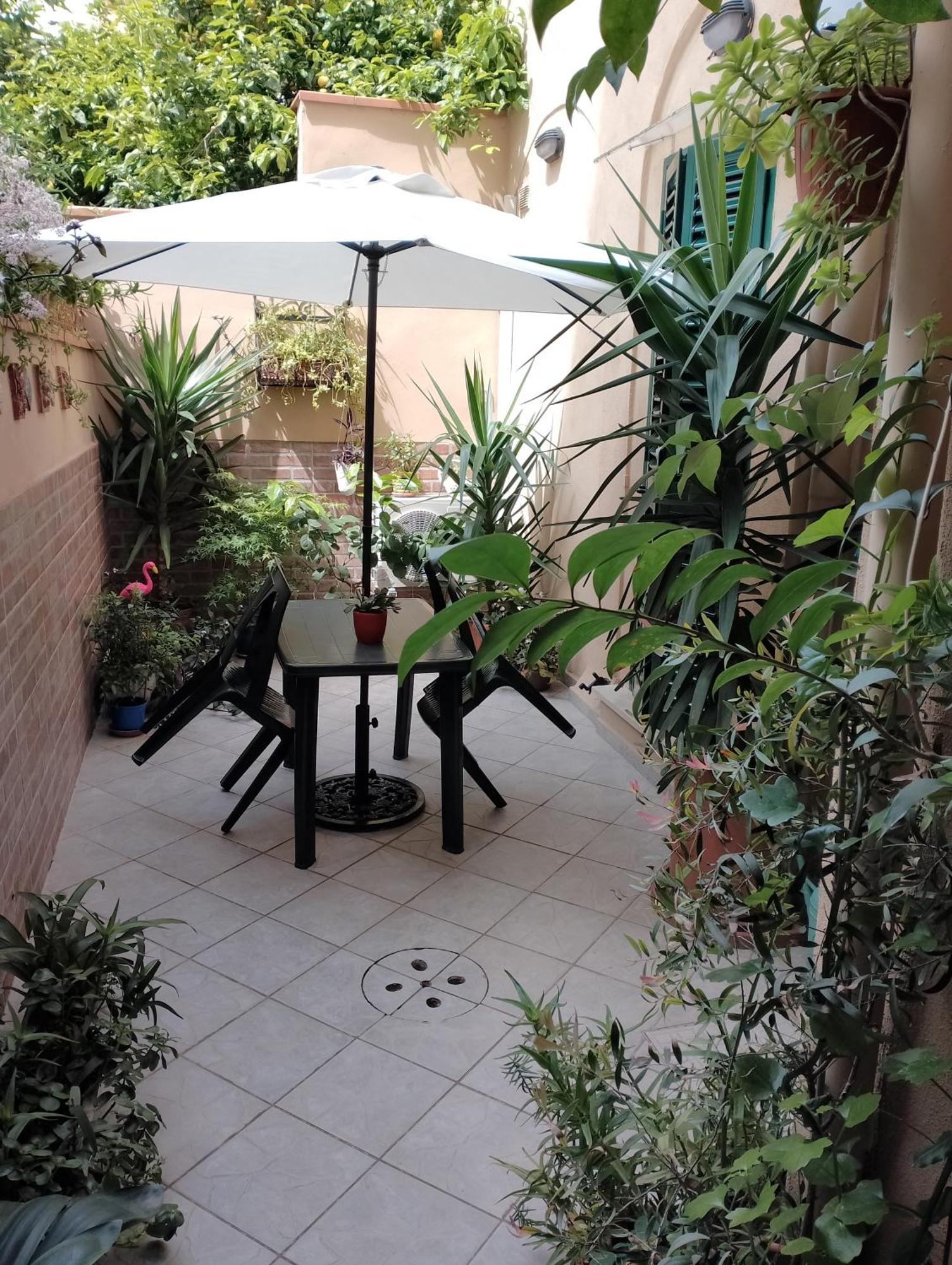 Il Piccolo Eden - Private Garden Apartment Livorno Bagian luar foto