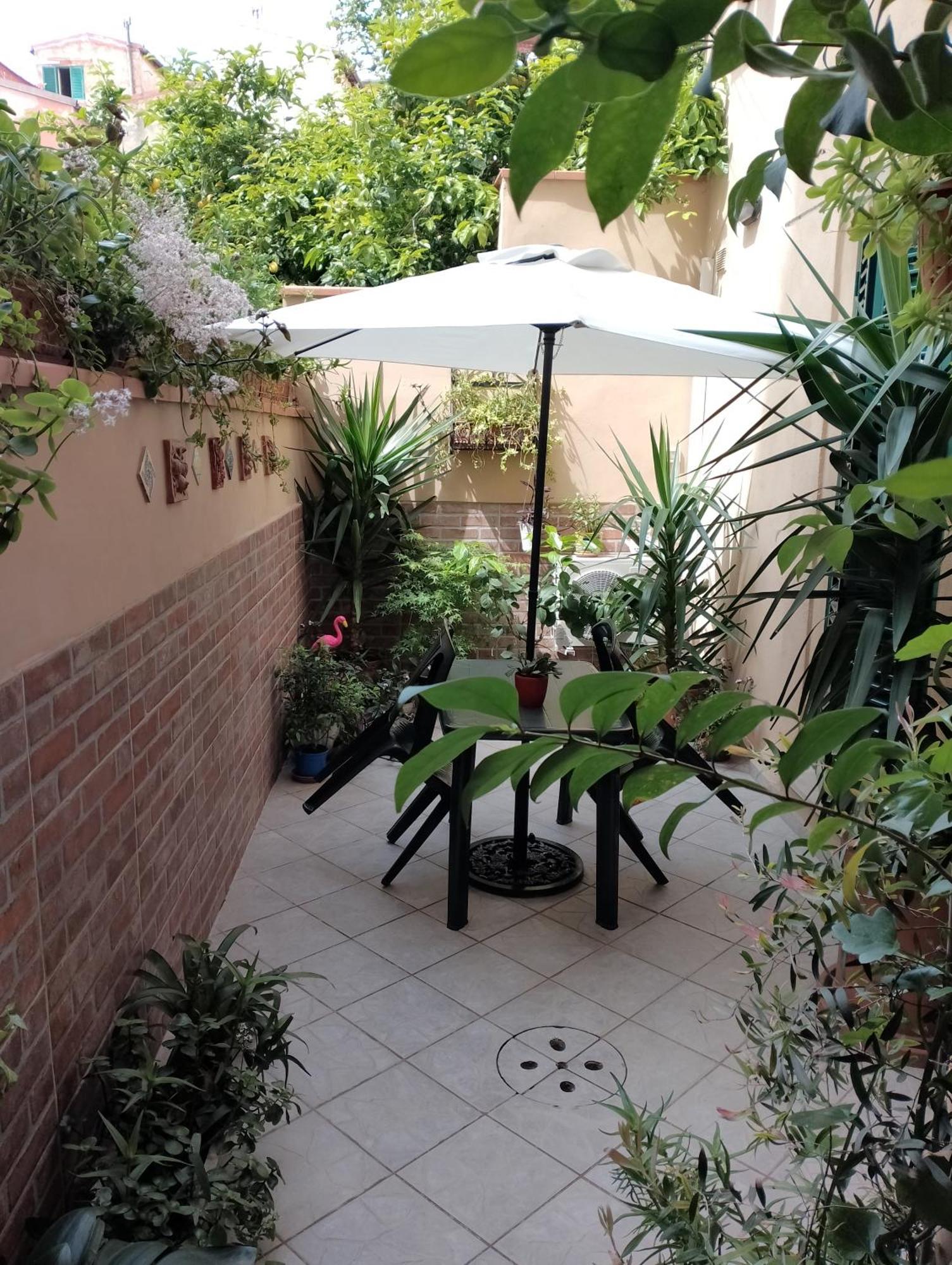 Il Piccolo Eden - Private Garden Apartment Livorno Bagian luar foto