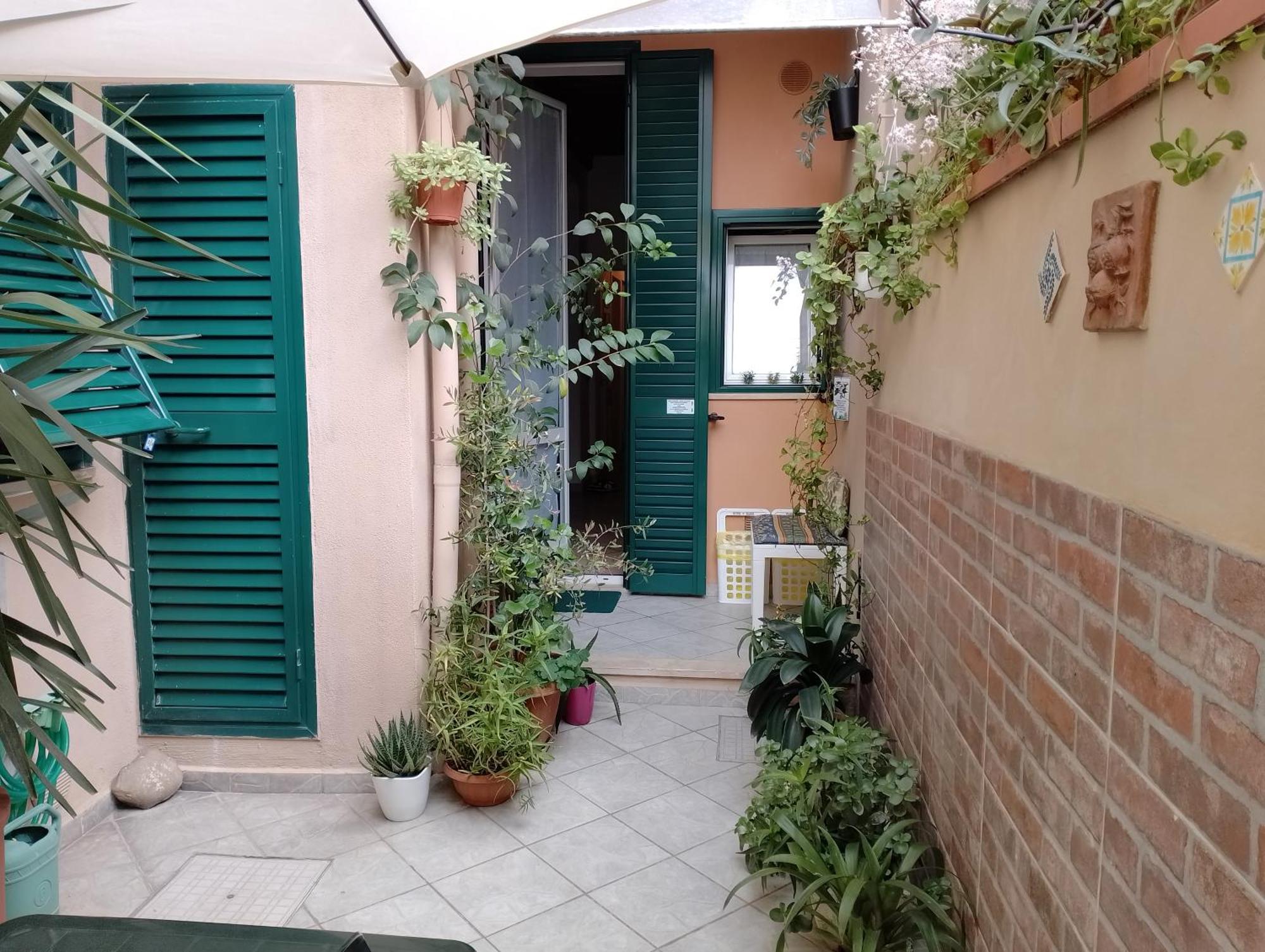 Il Piccolo Eden - Private Garden Apartment Livorno Bagian luar foto
