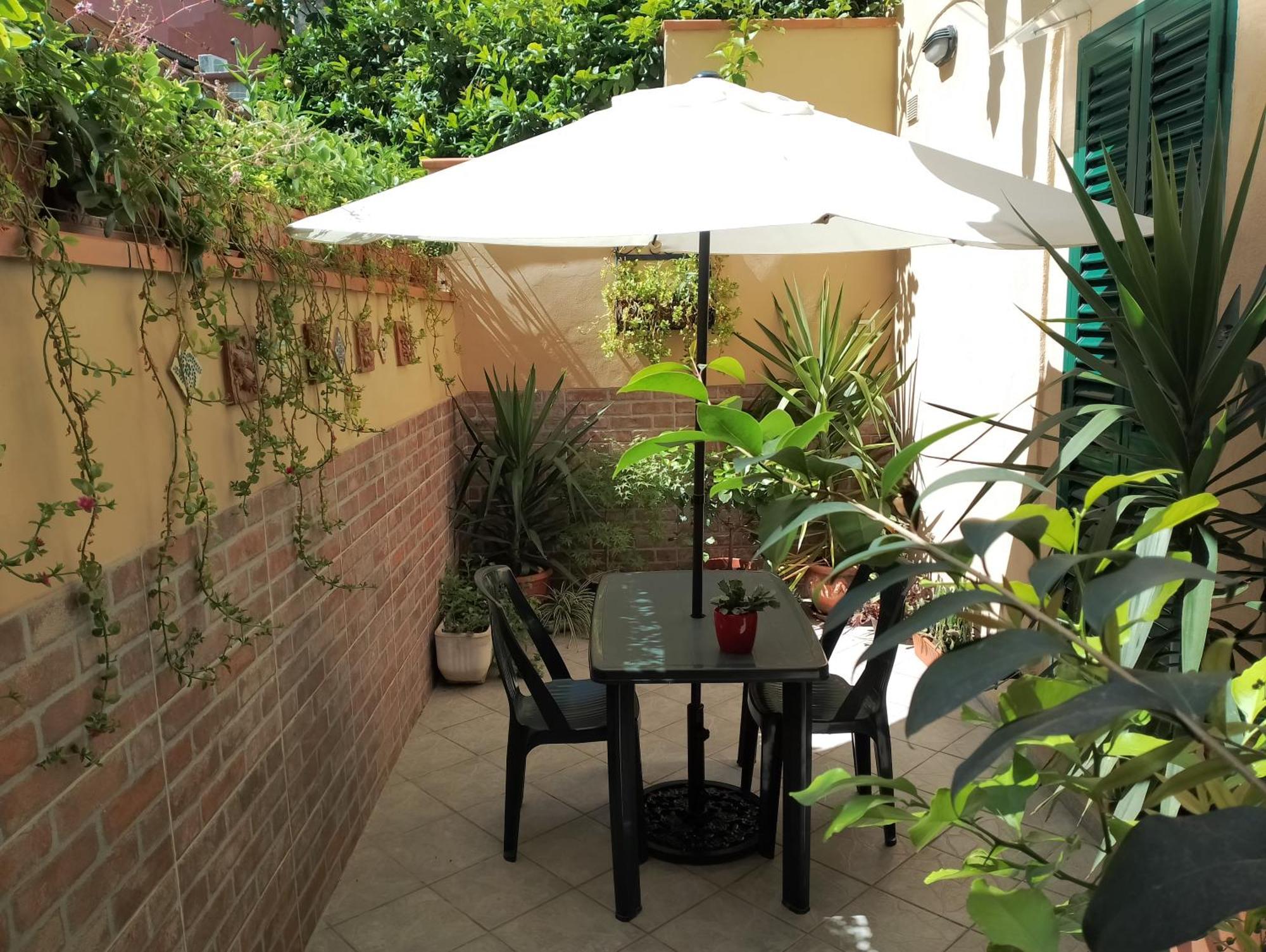 Il Piccolo Eden - Private Garden Apartment Livorno Bagian luar foto