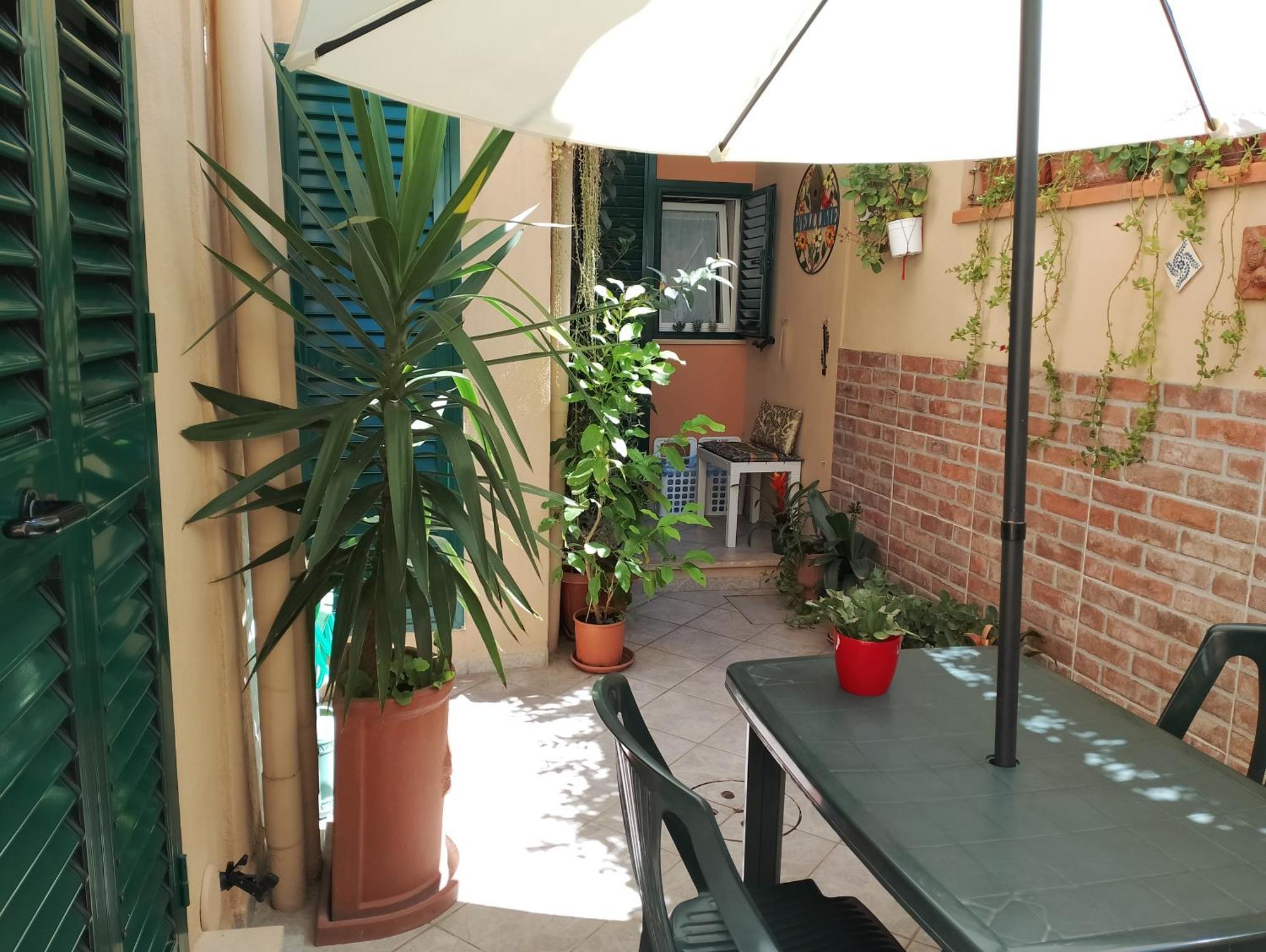 Il Piccolo Eden - Private Garden Apartment Livorno Bagian luar foto